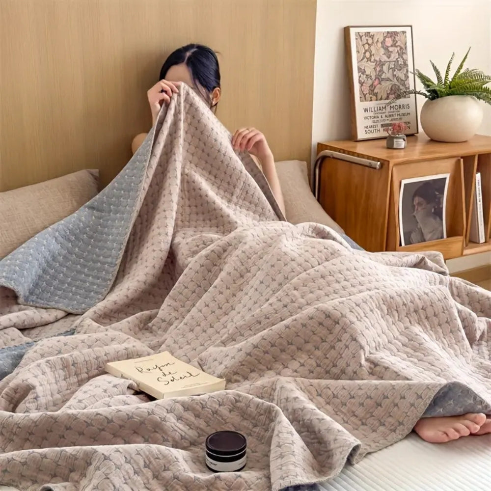 MatelasseSeersuckerReversibleCottonBlanket_4